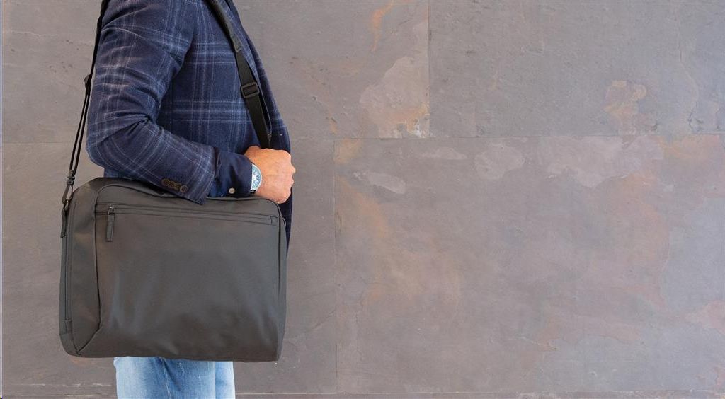 Moderna  laptop torba ,  15.6", bez PVC.a