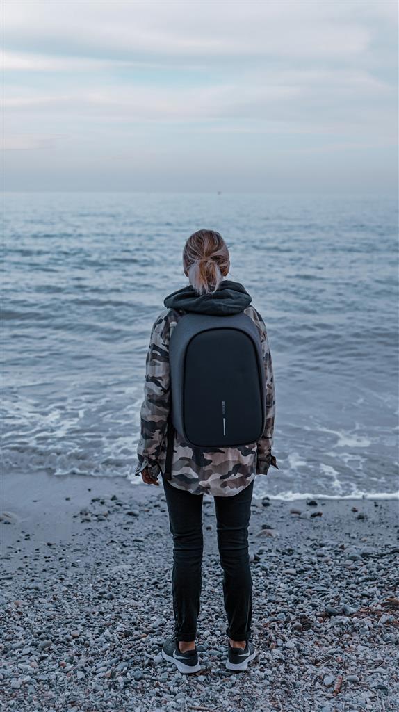 Ruksak Bobby Hero Regular, s pretincem za laptop, zaštita protiv krađe, 16L
