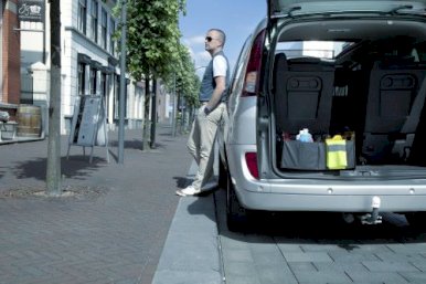 Sklopiva torba organizator za prtljažnik s pretincima, crna