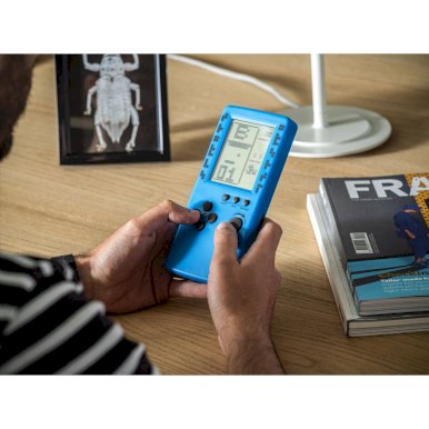 Prijenosna igraća konzola s 26 klasičnih igara