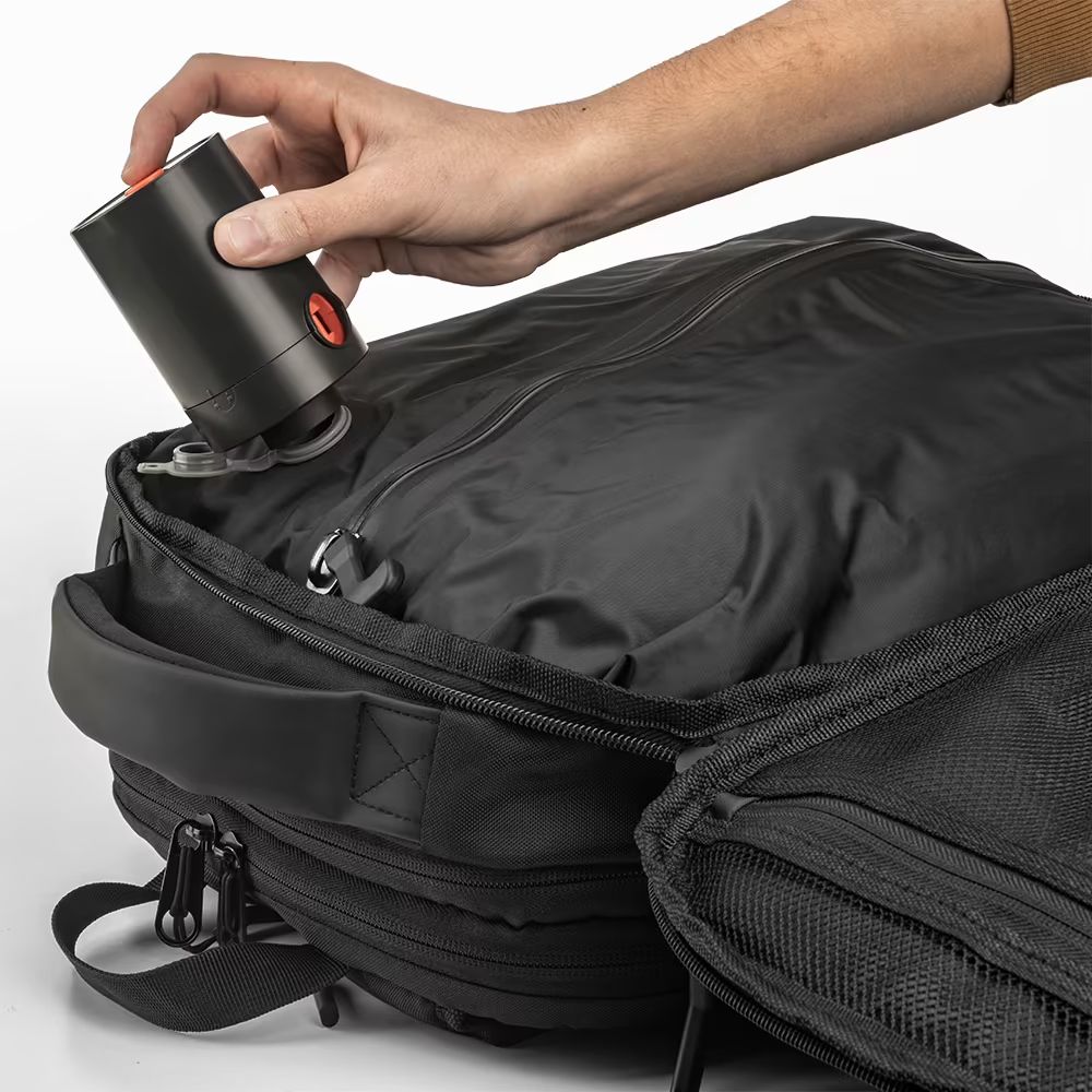 Ruksak, putni, sa sustavom usisavanja zraka, crni