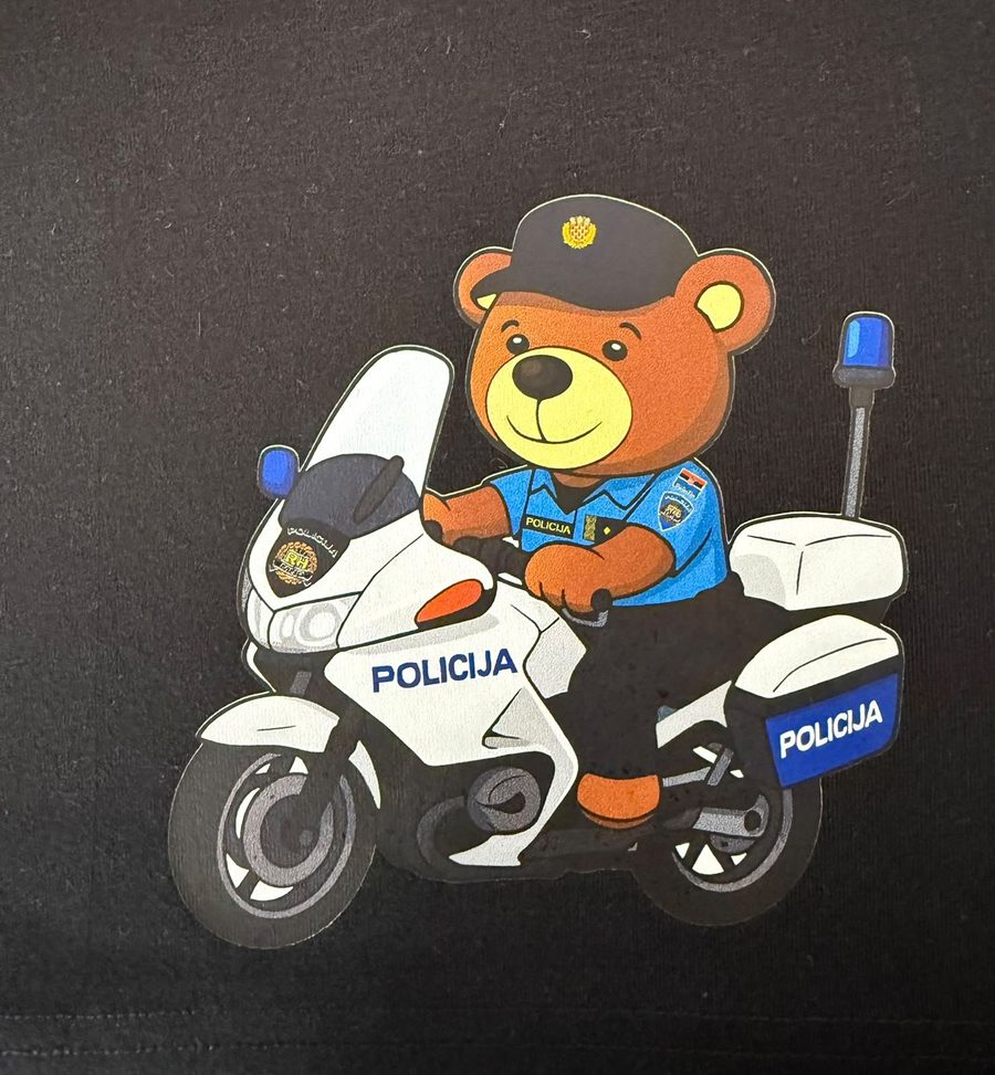 DTF tisak crtanog mede policajca na motociklu na tamnoj majici